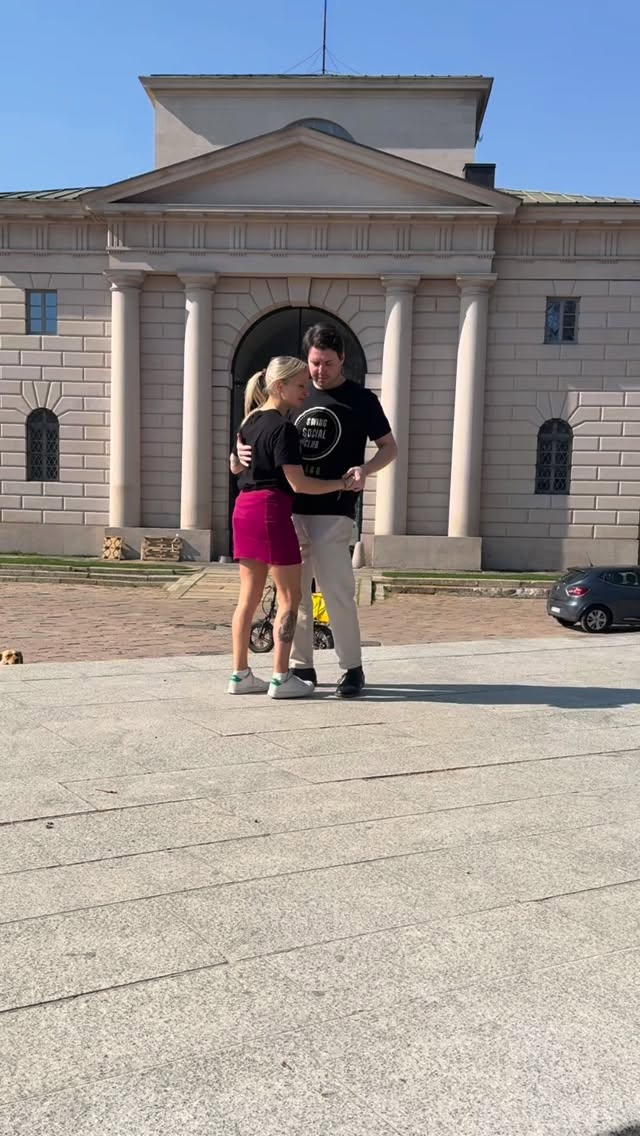 Siamo tornati nel nostro posto del cuore ๐๏ธ
Il braciere delle Olimpiadi non cโรจ piรน, cโรจ perรณ aria di primavera ๐ธ๐ผ
Stavolta ci siamo lasciati prendere dai giri, se volete vedere qualcosa in particolare, scrivetecelo nei commenti! ๐
๐น โIโm walkingโ by Ernestine Anderson
๐๐บ๐พ Vortex
Vuoi studiare con noi? ๐
Vai su www.swingsocialclub.it
#swingmilano #swingsocialclub #lindyhop #boogiewoogie #dancers