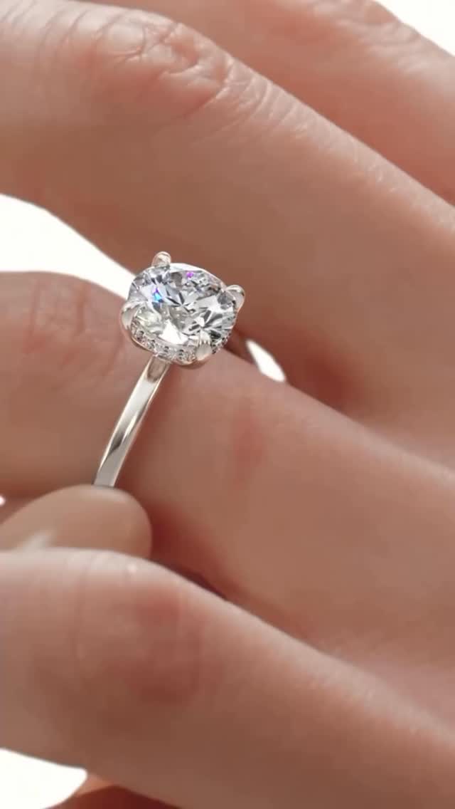 Sonsuz bir parıltı, tek bir dokunuş ✨ Klasik tektaşın büyüleyici dünyasını keşfedin. Daha fazla bilgi için bizimle iletişime geçin.
#yüzük #kupe #kolye #bileklik #diamond suyolu tektas tektaşyüzük beştaş bagetpirlanta rings necklake nisanyüzğü💍 pırlanta labaratuvar labaratuvarpırlanta cvd gift hallowen istanbullabdimaond diamondlabistanbul