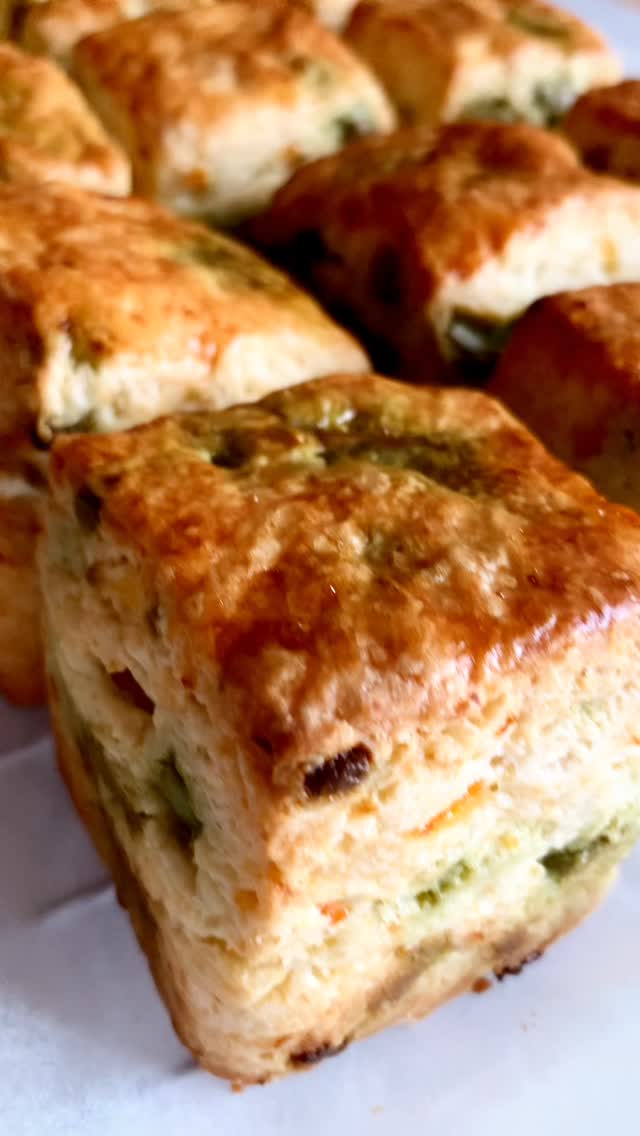 今日はアメリカンビスケットをたくさん焼いています。
少し多めに焼いたの店頭でも販売する予定です。