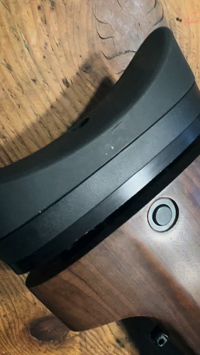 Was haben wir hier schönes? Eine Capra «Summit 6» in der Matterhorn-Schäftung. Kaliber 10.3 Capra - Aus diesem Rohling wird nun etwas hübsches gezaubert. 🌿 Che meraviglia abbiamo qui? Una Capra «Summit 6» in Legno "Matterorn". Calibro 10,3 Capra: da questo grezzo nascerà ora qualcosa di veramente bello. #armeriagrigioni #cacciagrigioni