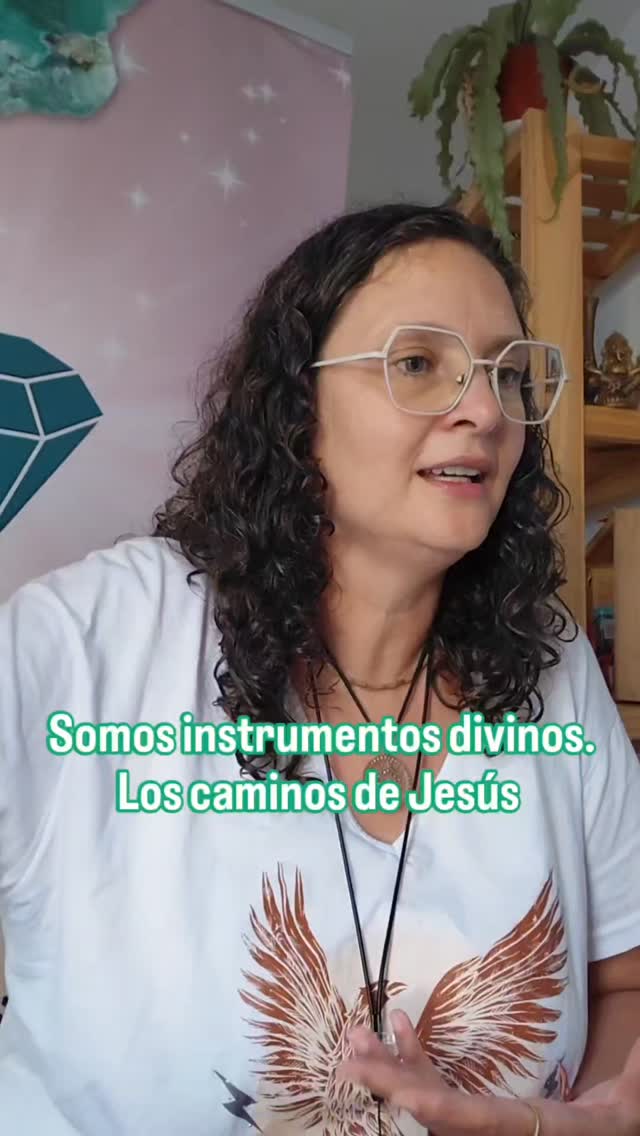 🌀Somos canal, somos universo, somos UNO con la fuente divina🌀
¿Que camino vas a elegir?
Miedo = Ego = Mente lógica
O
Amor=Conciencia=Mente Crística
Jesús me repitió hoy: "Hija, Solo tú puedes elegir tu camino". Gracias siempre ♾️💖
Abrazo 🌈 Emi ✨️