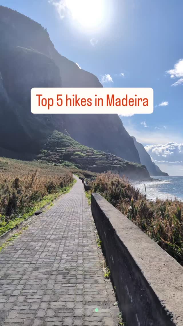 Top 5 hikes in Madeira! 🥾🇵🇹
5. PR 9 - Levada do Caldeirão Verde
Mooie natuur, levada wandeling, steile kliffen en veel tunnels! Wel aan de lange kant.
4. PR 6 - Levada das 25 Fontes
Mooie hike in de bossen. Veel trappen en toeristen, maar minder watervallen dan je zou verachten.
3. PR 3 - Vereda do Burro
Van het hoogste punt naar beneden. Verrassend leuke en onomtdekte hike door veel verschillende landschappen. Je loopt zelfs door de wolken heen. Het is wel een eenrichtings wandeling.
2. PR 8 - Vereda da Ponta de São Lourenço
Prachtige wandeling over de kliffen aan zee. Vooral mooi met zonsopkomst. Als je na zonsopkomst gaat is het een gekkenhuis met parkeren en zijn de wandelpaden erg druk. Ook in het laagseizoen.
1. PR1 - Vereda do Areeiro
Mooiste wandeling op de hoogste bergtop. De uitzichten zijn onwerkelijk! Korte wandeling maar uitdagen, met de 'stairway to heaven' als belonging.