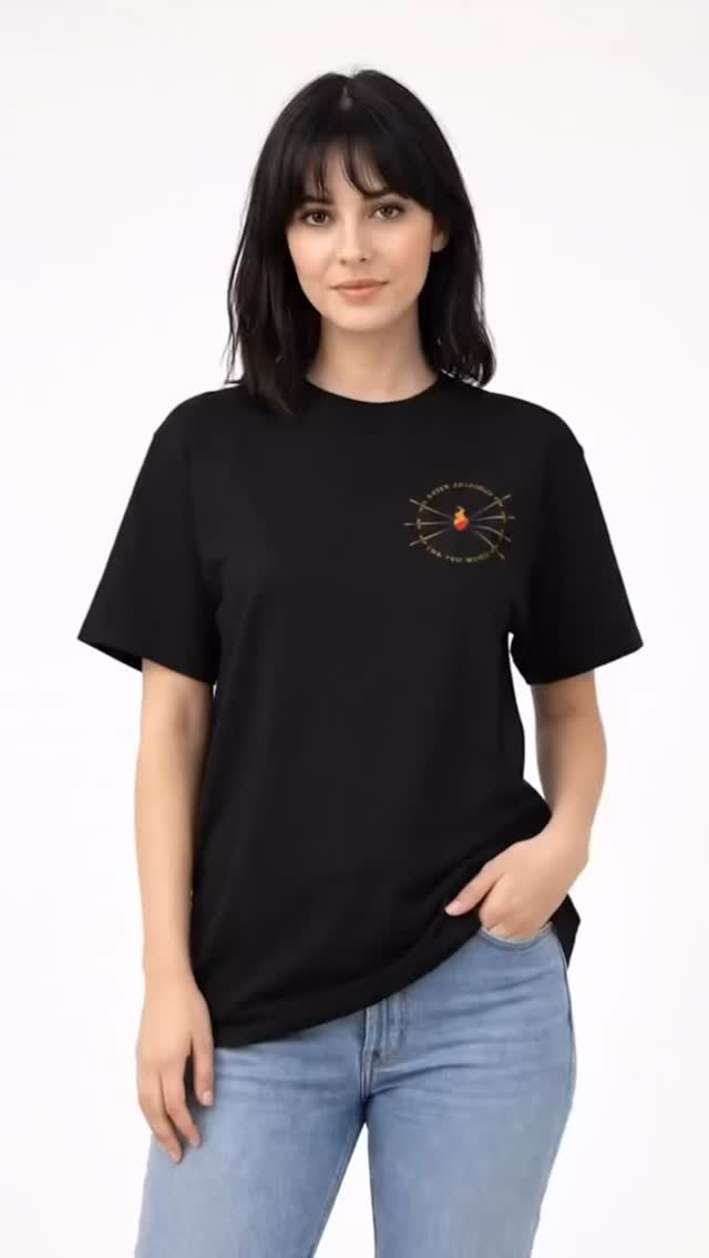 Sete espadas transpassaram o seu coração, mas a sua fé permaneceu de pé. 🤍 Apresentamos a nova Camiseta de Nossa Senhora das Dores (Mater Dolorosa). Uma peça para vestir com devoção e carregar consigo a força da nossa Mãe. Disponível no site! #usefides #fides #fé #materdolorosa #nossasenhoradasdores