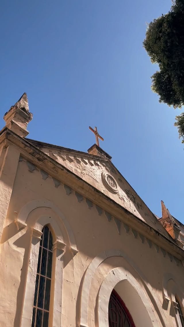 Domingo de Ramos 🌿
um lembrete simples: Ele entrou em Jerusalém com humildade… e ainda entra no nosso coração do mesmo jeito.
“Bendito o que vem em nome do Senhor.” ✨
#trindademeier #darj #anglicancommunion #ieab #igrejaanglicana