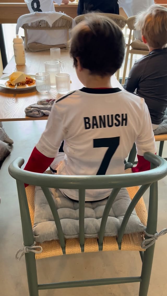 Stillsitzen war gar nicht so einfach: Heute durften wir mal ganz andere Gäste bei uns begrüßen! Danach ging es frisch gestärkt wieder auf den Platz, wir drücken die Daumen, dass ihr morgen etwas besseres Wetter habt! #vfrtodendorf #frmclinics #dasguteliegtsonah #brunswig1871