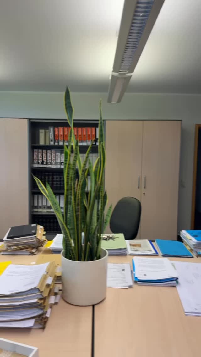 🔌 Die Landesregierung zieht der digitalen Bildung den Stecker.
Das Schulfach „Digitale Welt“ war von Anfang an zu wenig:
nicht verbindlich, nicht flächendeckend – ein Fake-Fach statt echter digitalen Bildungsstrategie.
Und jetzt? Wird selbst das gestrichen.
Hessen fällt weiter zurück. Unsere Kinder zahlen den Preis.