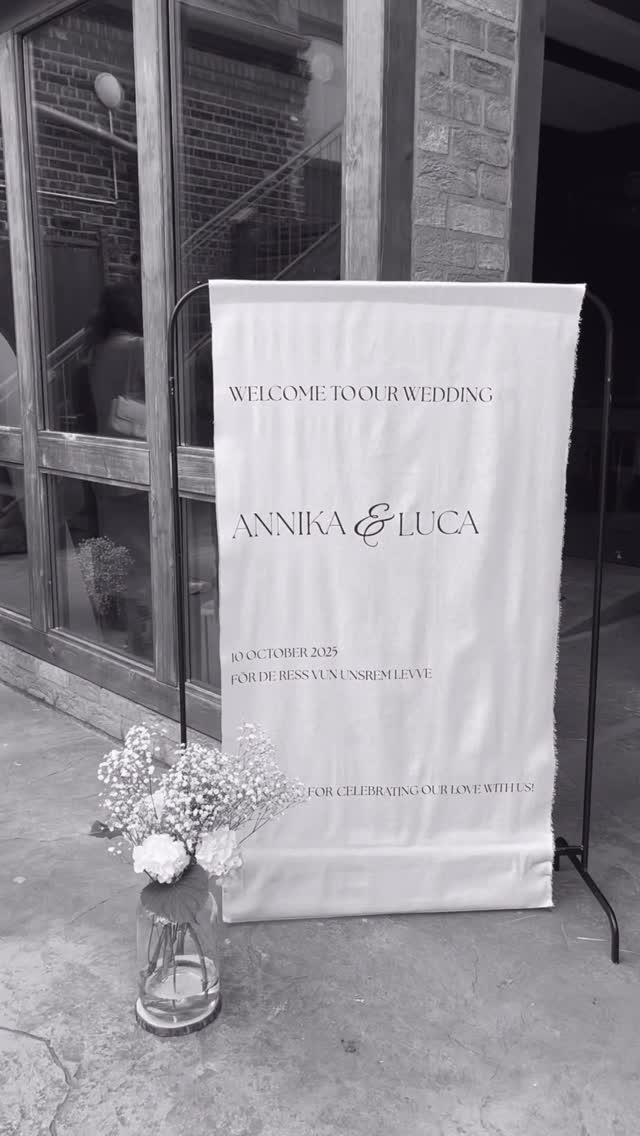 Cheers to you @anniikama & @kuester_45 🥂🤍
@eventscheune_millianshof - freue mich so sehr auf die kommenden Hochzeiten bei euch 🎞️
Kleid: @brautbluete
Hair & Make up: @sabine.draeger_mua
DJ: @dj_marc_karmar
#hochzeitsfotografie #hochzeitnrw #brühl #milianshof #belovedstories