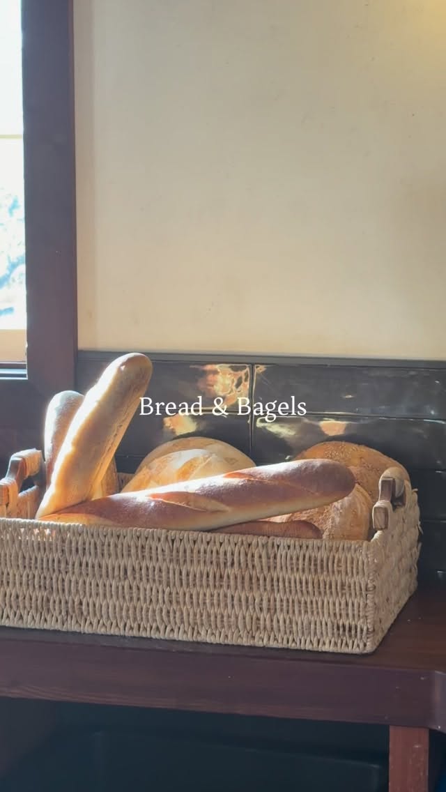 A friendly reminder: it’s Friday.
Bread & bagels, ready. 🥯
#FreshBaked #SlowMornings #CoffeeShop #WeekendRitual #Mendocino