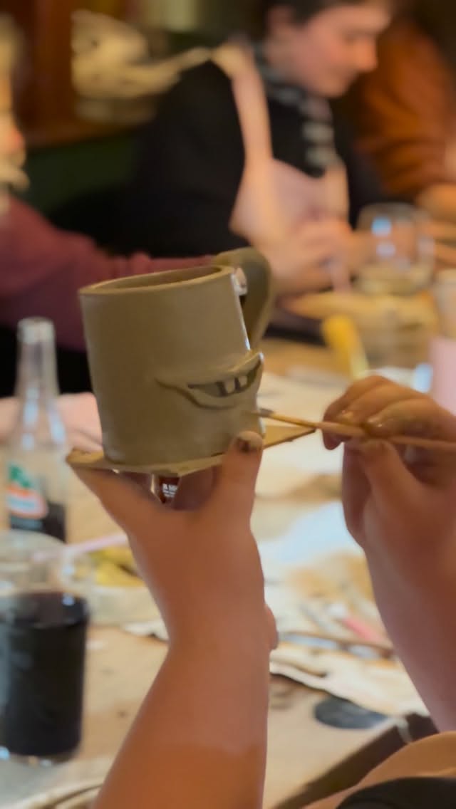 ✨Saturday 4th April - 12.30-3pm - old market assembly, Bristol - make your own ceramic mug✨
✨we are popping up @oldmarketassembly for a hand building session making coffee mugs. Start your weekend off right with fresh coffee, pottery, craft, etc✨
✨discounts for students, nhs, lower income and groups✨
✨tickets on @say.yuup ✨