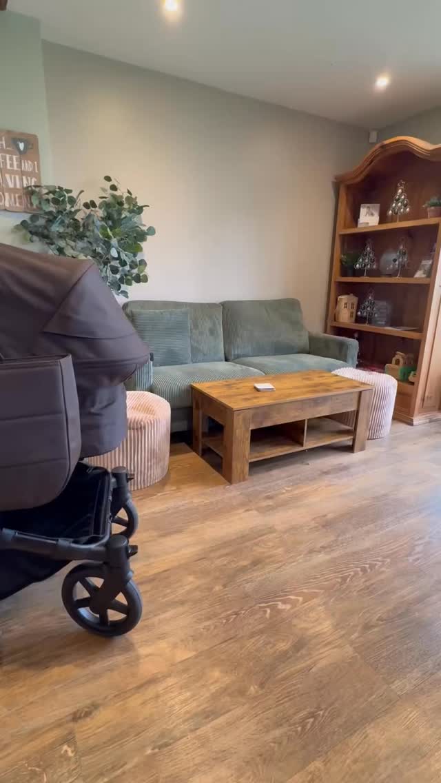 Love a easy fold on an all terrain travel system 🤎the Bugaboo Donkey 6 is a mono, duo or Twin travel system for suitable for a family of any size and is easy to fold
#bugaboo #babybarn #donkey6 #pram