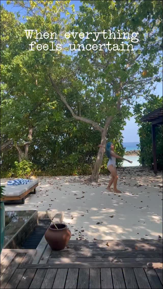 Got a call to play a gig this past New Year’s on a magical island far far away right when I needed it. A reminder anything can happen!!! ♥️🎻🎶 #positivevibes #violin #nature #newmusic #thefutureholdstolove