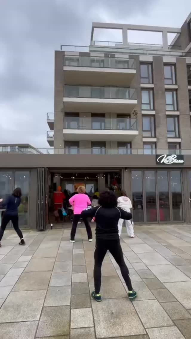 🌊 ZUMBA KIJKDUIN – THIS SATURDAY! 💃🏽🔥
No excuses. Not even the weather. 😉
This Saturday, March 28 at 11:00, we dance together at the beach with pure Latin energy, good vibes, and amazing people.
☀️ Sunny? We dance outside by the sea
🌬 Windy or rainy? We move inside with our amazing host Na Brasa
Either way… WE DANCE.
Bring your energy, your smile, and let’s turn Kijkduin into a Latin party 💥
✨ Open level – everyone welcome
✨ Come alone or with friends
✨ Feel the music, move your body, enjoy the moment
Your weekend starts here.
👉 Book your spot in advance & join the vibe!
#ZumbaKijkduin #ZumbaDenHaag #ThisIsTheHague #BeachWorkout #DanceWithoutExcuses LatinVibes ZumbaNetherlands OutdoorWorkout DanceCommunity FeelGoodWorkout ZumbaFitness MoveYourBody WeekendVibes LatinSoulDance KijkduinBeach DenHaagEvents FitnessFun DanceLife NoExcuses JustDance 💃🏽🔥