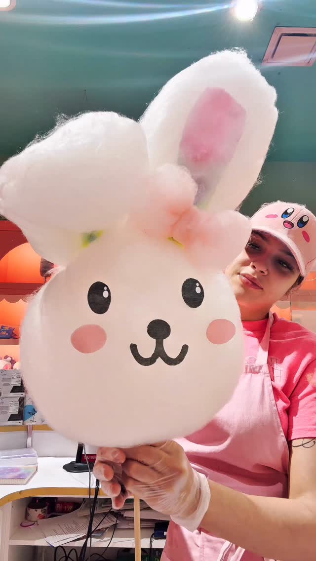 This bunny came with attitude. 🐰🍭
Easter’s looking real good at Fluff’n’Flicks.
⸻
Ce lapin est arrivé avec du style. 🐰🍭
Pâques s’annonce très bien chez Fluff’n’Flicks.
#Easter #Paques #CottonCandy #BarbeAPapa #Bunny