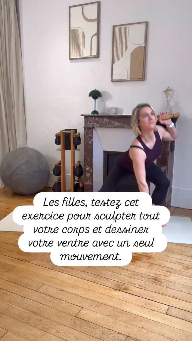 Fentes latérales + Shoulder Clean : le combo complet pour ton renforcement ! 🔥
Pourquoi cet enchaînement est super :
1️⃣ Ciblage efficace : Il sollicite intensément les fessiers et affine l’intérieur des cuisses grâce à l’amplitude du mouvement.
2️⃣ Gainage dynamique : La rotation du buste engage profondément les obliques, favorisant une taille plus tonique.
3️⃣ Renforcement fonctionnel : Le retour à l’épaule permet de travailler le haut du corps tout en améliorant ta posture.
Challenge : 3 séries de 12 répétitions de chaque côté !
Si tu souhaites te lancer, te sentir plus forte et te reconnecter à ton corps, réponds « ACCOMPAGNEMENT » en commentaire pour obtenir toutes les informations sur mes cours.
#abs #glute #workout #training #women