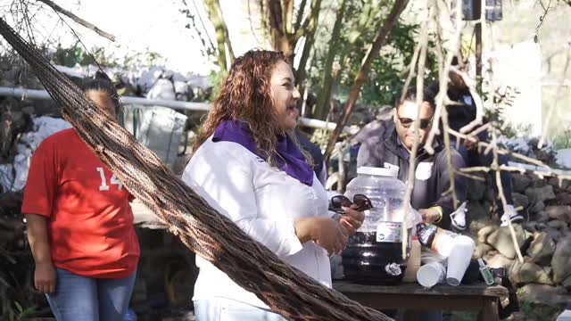 Hiking with women 🌹🌳🌼
This morning we had a marvelous experience with our students and their mothers. We organized a workshop about self care and self esteem.
These women shared about their feelings thoughts and fears, but also about moments of courage and bravery.
We are so proud of these women. We encouraged them to embrace themselves and love themselves.
#wearebajaed