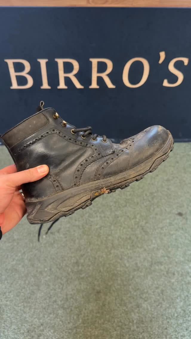 Another pair of #lanxshoes getting a new #vibramsole
#repairifyoucare #shoerepair #colne