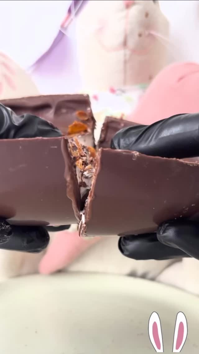 This one is not for sharing 🤭
Marshmallow + dulce de leche + crispy caramelized cereal on top…
Easter never looked this good 🐰✨
#easterdesserts #eastereggs #torontofoodie #eastereggs #haltonsmallbusiness