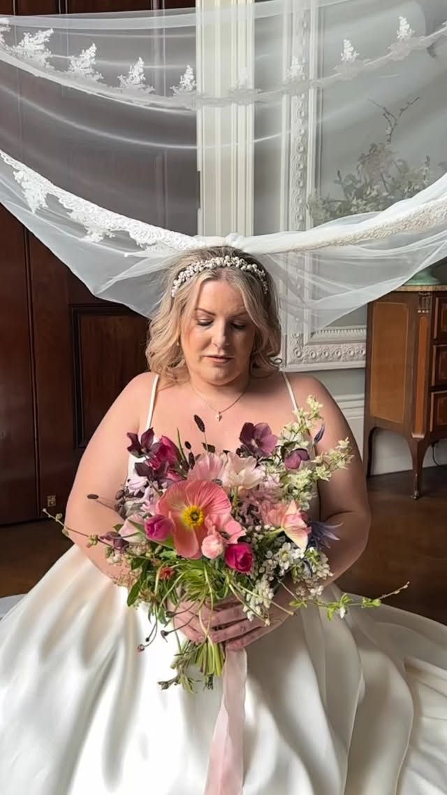 When the girls make your bridal dream come true ✨
@pearl_and_rouge_bridal
@howieandtheflowers
@moretonhousedevon
#newbusiness #styledsession #freeformimages #content #devonweddingphotographer