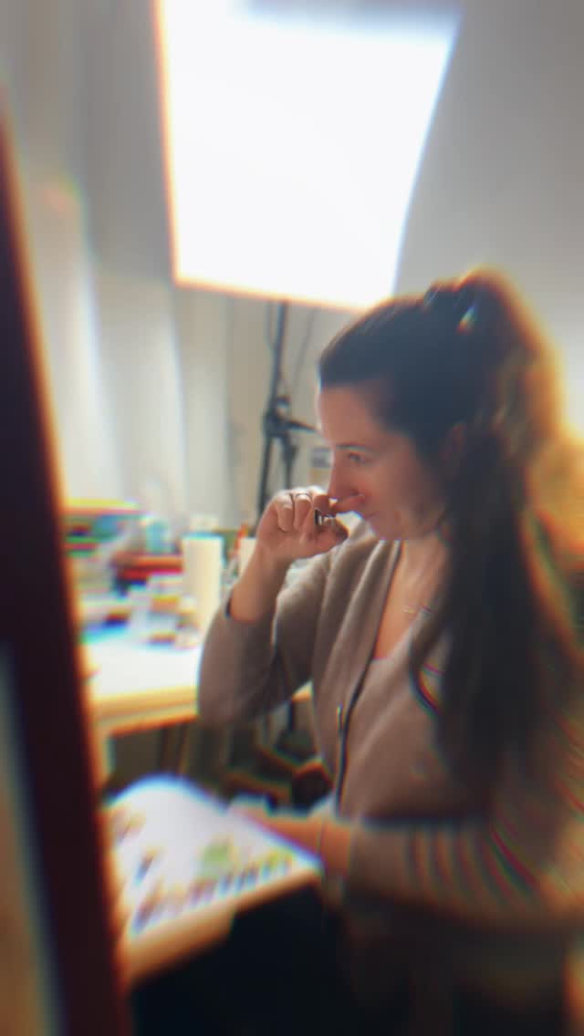 What people think an artist’s life looks like… vs reality 🎨
In my studio, it’s not just about painting.
It’s silence, doubt, ideas that come and go.
It’s starting over again and again, chasing the right light, the right feeling.
Being an artist means living between chaos and precision.
But it also means turning invisible emotions into something real.
Welcome to my world.
#artistlife #contemporaryart #painting #artstudio #arts
Is your artistic journey like this?