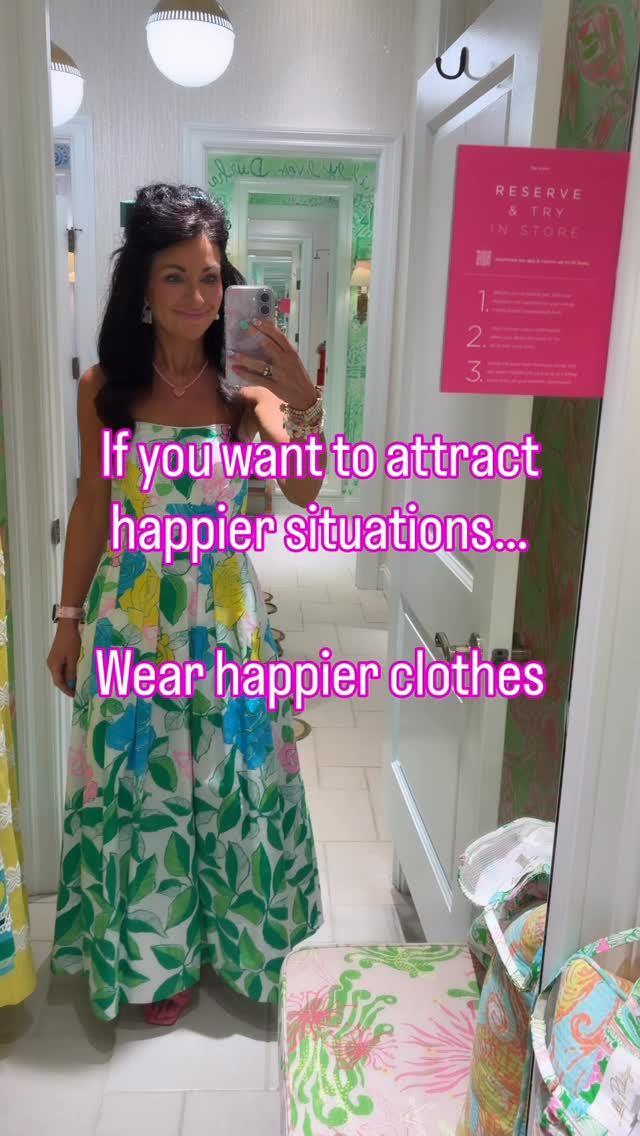 Happy clothes attract happy situations. ☀️
You’re not just getting dressed.
You’re setting the tone for your entire day.
Your energy.
Your confidence.
What you attract.
More compliments.
Better conversations.
It’s not just the outfit.
It’s how you show up in it.
And somehow…
the days you wear the fun outfit?
They just go better.
If you want a different life, start by dressing like you’re already in it 🩷