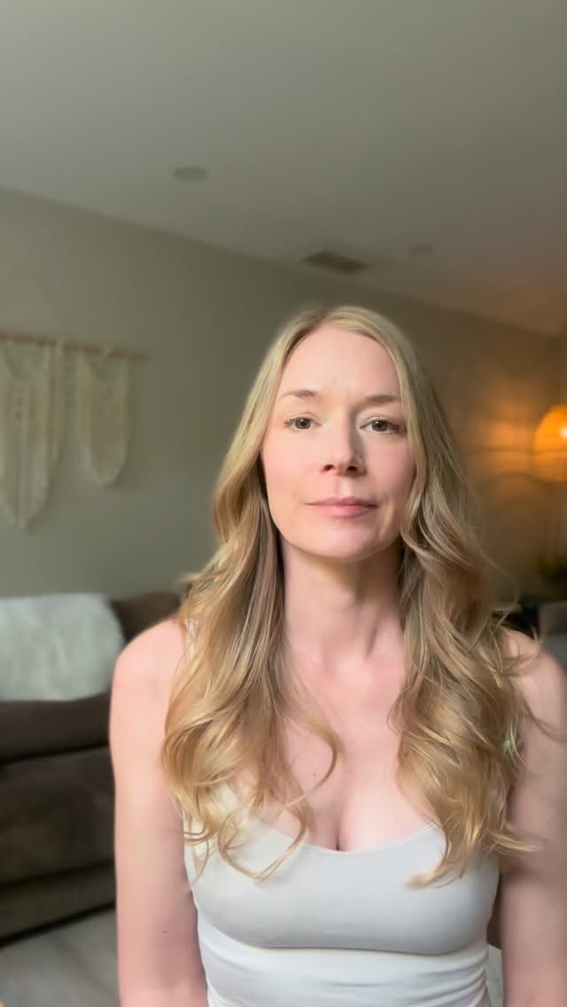 You can feel something without needing to fix it
Noticing it in your body
and staying with it gently
is often what allows it to move
#somatichealing #nervoussystem #emotionalprocessing #breakuphealing #innerwork