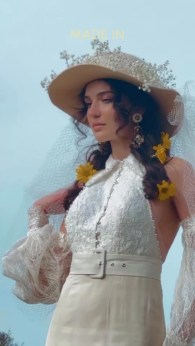 // The Siren’s Script //
話說我很喜歡模糊「時裝」與「婚紗」嘅界線,人越大越不喜歡畫一條線去規定設計上要跟足年代設計才叫做VINTAGE 或波希米亞。
波希米亞係一種感受
我說自由係一種態度
VINTAGE係一種浪漫
何必界限「時裝」與「婚紗」
諗咁多做咩者? 你話係咪:)
I’ve always loved blurring the lines between fashion and bridal. As I get older, I’ve realized that style shouldn’t be boxed in by strict definitions of ‘vintage’ or ‘Boho.’
To me, Bohemian is a feeling, freedom is an attitude, and Vintage is a romance. Why draw a line between everyday fashion and a wedding gown? Let’s just enjoy the beauty of it all. Don’t you agree?
GOWN & STYLING | @bysilentsiren
PHOTO | @leflefphoto
—
《𝐒𝐢𝐥𝐞𝐧𝐭𝐒𝐢𝐫𝐞𝐧. & 𝐋𝐞𝐟𝐥𝐞𝐟 | 𝐒𝐡𝐨𝐨𝐭𝐢𝐧𝐠 𝐏𝐚𝐜𝐤𝐚𝐠𝐞 》ɪꜱ ᴀᴠᴀɪʟᴀʙʟᴇ ɴᴏᴡ.
🇬🇧𝐔𝐊 | ᴀʟʟ ʏᴇᴀʀ
🇭🇰𝐇𝐊 | NOV 2026 - JAN 2027
🇫🇷È𝐳𝐞/𝐍𝐢𝐜𝐞 / 𝐌𝐞𝐧𝐭𝐨𝐧 | 20-26 July 2026
ꜰᴏʀ ꜱʜᴏᴏᴛɪɴɢ ɪɴ ᴏᴛʜᴇʀ ᴇᴜʀᴏᴘᴇᴀɴ ᴄᴏᴜɴᴛʀɪᴇꜱ, ᴘʟᴇᴀꜱᴇ ꜰᴇᴇʟ ꜰʀᴇᴇ ᴛᴏ ᴇɴQᴜɪʀᴇ ᴜꜱ ᴏɴ ᴛʜᴇ ᴀᴠᴀɪʟᴀʙɪʟɪᴛʏ
—
HONG KONG LOCAL WEDDING DRESSS DESIGNER | 𝐇𝐀𝐍𝐃𝐌𝐀𝐃𝐄 𝐆𝐎𝐖𝐍 & 𝐀𝐂𝐂 |ᴍᴀᴅᴇ ɪɴ ʜᴏɴɢ ᴋᴏɴɢ
www.bysilentsiren.com
#madeinhongkong #bysilentsiren #fashionbride #hkbridalshop #hkwedding