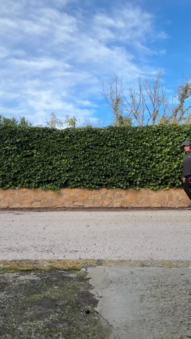 Ready to quit the constant rush when it comes to your fitness?
Tap follow if you want to stop rushing through your workouts & discover how to play the long game with your fitness ✌🏼