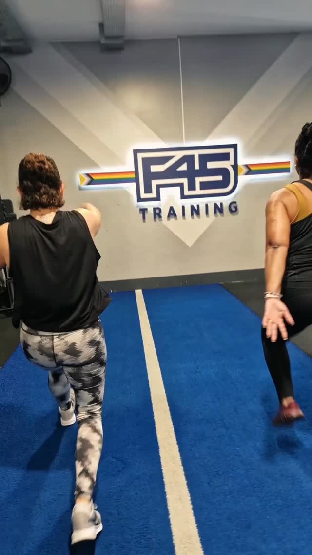 💃🏾WOMEN'S STRENGTH TRAINING CLUB 💃🏾
🔥Small group personal training (2-12 capacity)
Strength workouts for those who want to build muscle and learn to lift
🔥Beginner friendly, adaptable for injuries and pregnancy
🔥New workouts every session
DM 'CLUB' FOR MORE INFO AND TO JOIN
#WSTC #LONDON #vitalconditioning