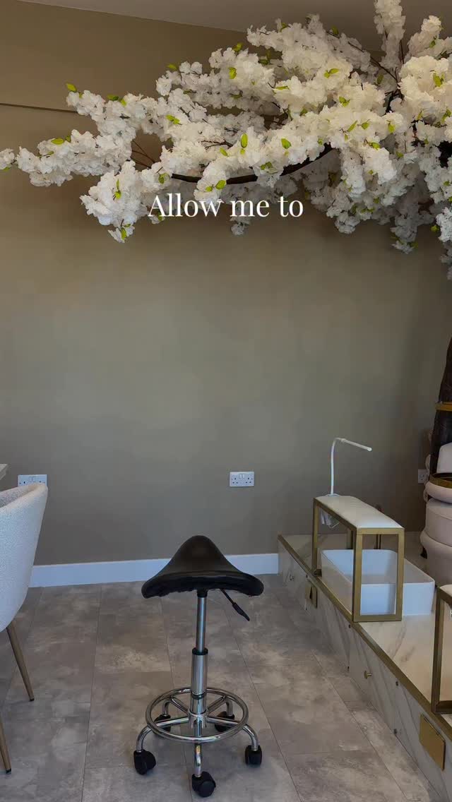 So many new faces lately… let me reintroduce myself ✨.
Part time in the salon, full time behind the scenes 🙄😂
I’m always here if you need anything, just send me a DM 🤍
#carlislebeauty #carlislebrows #carlislepmu #smallbusinessowner #reintroducemyself