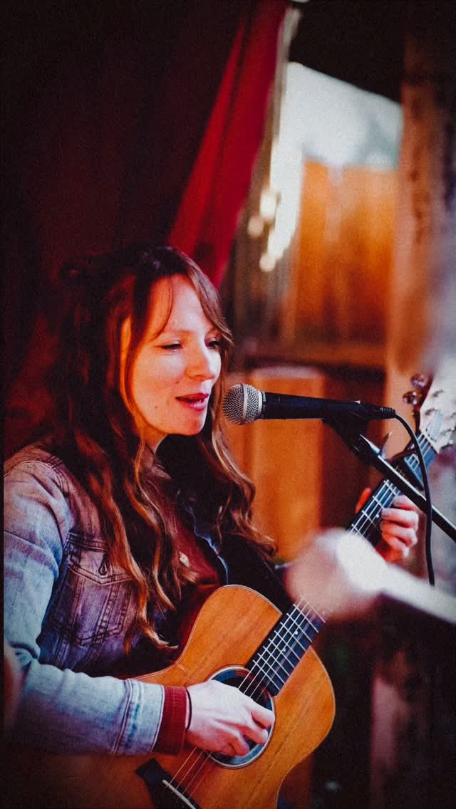 🫶 Zuhaus‘ bin ich überall
Doch nicht überall dahoam
München und Freising
Dahoam bleibt dahoam 🫶
📽️ Georg Strobel
🎼 „Dahoam“ mit @susi.salomon im @gans_woanders
.
.
.
#folk #singersongwriter #dahoam #münchen #freising