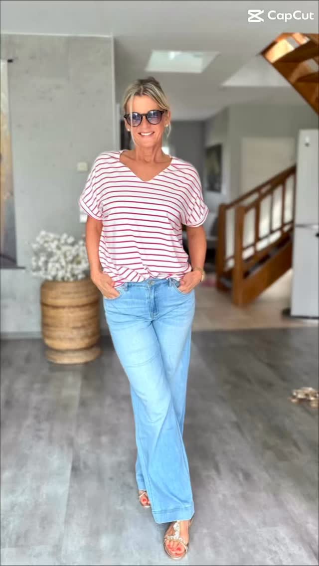 Sunday Specials ✨
Dieses Mal haben wir uns wirklich selbst übertroffen!
Für euch haben wir wieder wunderschöne Outfits zu absoluten Mega-Preisen zusammengestellt.
Freut euch auf drei wunderschöne Zweiteiler – feminin, stilvoll und einfach zum Verlieben 🤍
Und das Beste: Zweiteiler lassen sich natürlich auch perfekt kombinieren!
Dazu haben wir euch jeweils einen passenden Styling-Vorschlag zusammengestellt.
Außerdem findet ihr – weil ihr es gerade genauso liebt wie wir – tolle Shirts im angesagten Marine-Look ⚓️
Also schnappt euch einen Kaffee ☕️, schaut euch unsere Outfits an und stöbert ganz entspannt durch unseren Onlineshop.
👉 Den Link findet ihr in unserer Bio.
Viel Spaß beim Entdecken! 💙
#SundaySpecials #FashionBoxx #OutfitInspiration #ModeLiebe #StyleInspo #LookOfTheDay
#Zweiteiler #Sommermode #Damenmode #OutfitIdeen #StylingTipps #ModeFürFrauen
#CasualChic #ElegantStyle #Alltagslook #Lieblingslook #FashionInspo
#MarineLook #Sommerstyle #Trendmode #NewIn #ShopTheLook #Onlineshop
#FashionOver30 #FashionOver40 #FashionOver50 #StyleFürJedeFrau