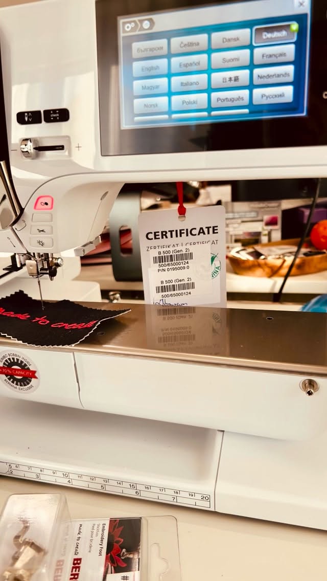 So, nun haben wir uns endlich eine neue Stickmaschine angeschaft und bereits voll im Einsatz für Euch - @berninaschweiz natürlich von @laprincipessa.se 🥰🤩 #newembroidery #handmade #bernina #babygeschenk #buylocal
