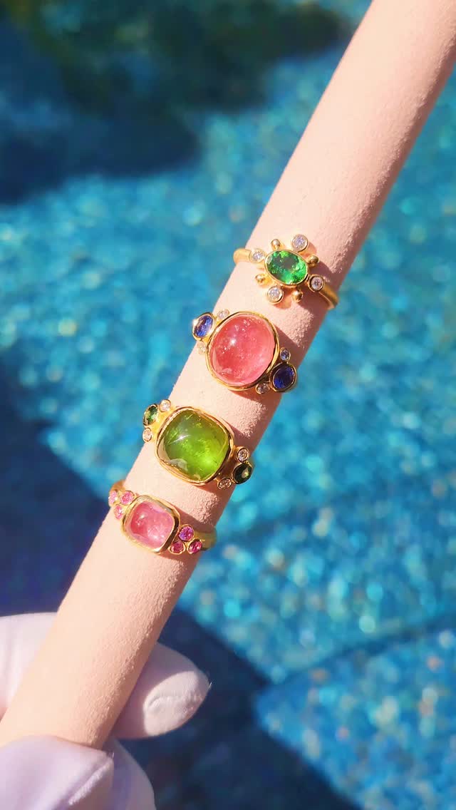 Pop of colors 💕
#jewelry #goldjewelry #luxuryjewelry #designerjewelry