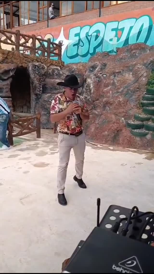 Y por eso álzo la copa y celébro mamacita.. 🤠🤠Canta natha #colombia
#bucaramanga
#viralreels
#venezuela
#caballo