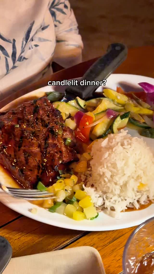 Did you guess correctly? Tag someone you would like to take to a sunset dinner by the beach 🌅 #lavalavabeachclub
#hawaii #waikoloa #bigisland #aloha