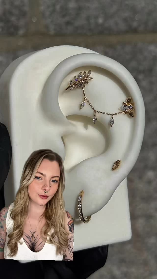 Yellow gold, botanicals and movement
Jewellery - botaniste, lyric chain, bee chic, wisp
All from @buddhajewelryofficial and available in yellow, white or rose gold 🍂