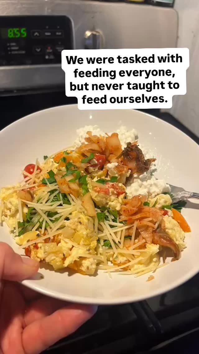 It’s weird, but feeding others often gets in the way of eating what helps us feel good. Juggling others preferences can also get in the way of our nutrition goals.
First, we learn what our bodies need (and what they don’t) at this juncture in life. Then we can make a plan, set boundaries, and follow through.
Having a support squad helps. Ideas of yummy, easy, energy-giving foods that really fit into your life.
This is how we get StrongHer Now! 🙌👯♀️🕺💪 #perimenopause #menopause #healthcoach
Like & follow, friends!!