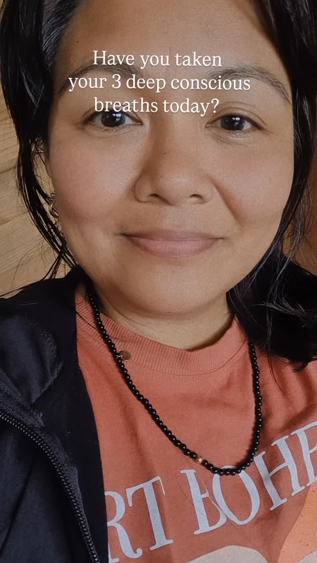 Take 3 deep conscious breaths with me...
#miabellenz #takeabreath #exhale #micromomentsmatter #facemassage