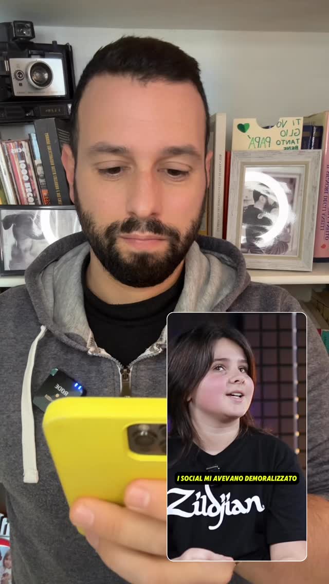 Oggi i social sono pieni di video perfetti: cani che obbediscono sempre, passeggiate impeccabili, relazioni che sembrano senza difficoltà.
Ma la realtà è diversa.
La relazione con un cane è fatta di tempo, errori, comprensione e crescita reciproca.
Il problema non sono i cani.
Spesso è il confronto continuo con immagini filtrate che ci fanno sentire inadeguati, come se stessimo sbagliando tutto.
Un cane non ha bisogno di un umano perfetto.
Ha bisogno di un umano presente, disposto a capire, ascoltare e imparare insieme a lui.
#cinofilia #relazioneuomocane #educazionecanina
#vitaconilcane #cinofiliaresponsabile