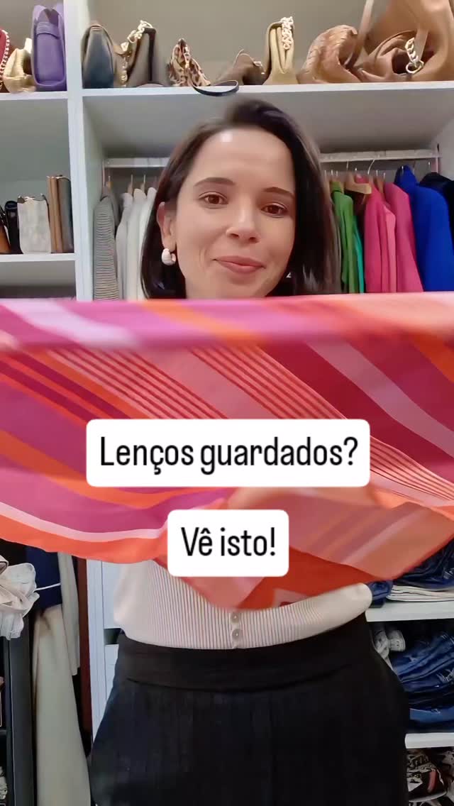 Tens lenços e queres aprender a usá-los de forma elegante?
Com o styling certo, um simples lenço pode alongar a silhueta, equilibrar proporções e transformar completamente o teu look, mesmo nos dias mais básicos.
O segredo está nos detalhes: como colocas, o volume que crias e a forma como integras no teu corpo e no teu estilo.
Quando usas com intenção, o resultado é leve, sofisticado e cheio de presença.
Segue-me para mais truques de styling que vão elevar a tua imagem no dia a dia.
#consultoriadeimagem #imagempessoal #coloracaopessoal #styling #lenços