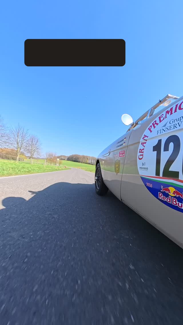 Just relax and enjoy the ride... ☀️💨 🏁
With this absolute dream in the super rare colour ‚Coronet Cream‘ through the beautiful hills of the "Bergische Land" in Germany. ❤️💛 The Austin Healey 100/4 BN1 is pure driving experience and passion on four wheels. The sun’s rays, the wind in the face and the sound of the engine - simply magical! ✨
If you are also a classic car fan and have gasoline in your blood, then you have come to the right place! Follow @RacingQueen1953 for more such unique moments and exciting stories from the world of classics. 🚗💨
Would you like to drive with this Healey? Then leave a Like ;-) 👇