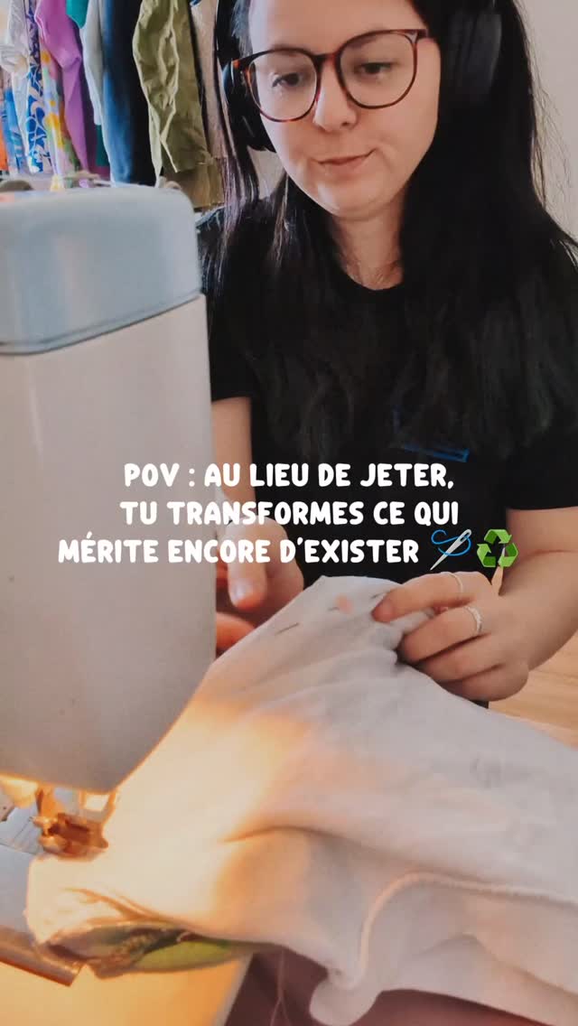 Juste réparer, transformer… et laisser le tissu continuer son histoire ✨
#upcycling #slowfashion #secondemain #thriftlook