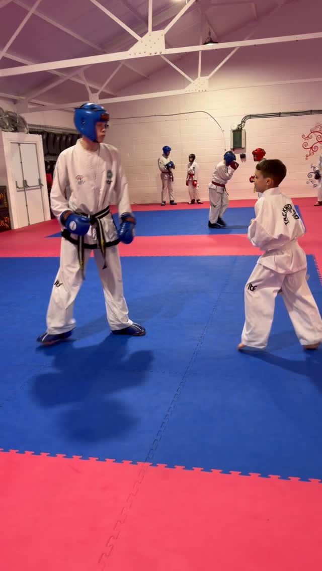 When your Taekwon-Do hero chooses you spar with them 🥹😍
#worcester #droitwich #martialarts #worcestertaekwondo #droitwichtaekwondo