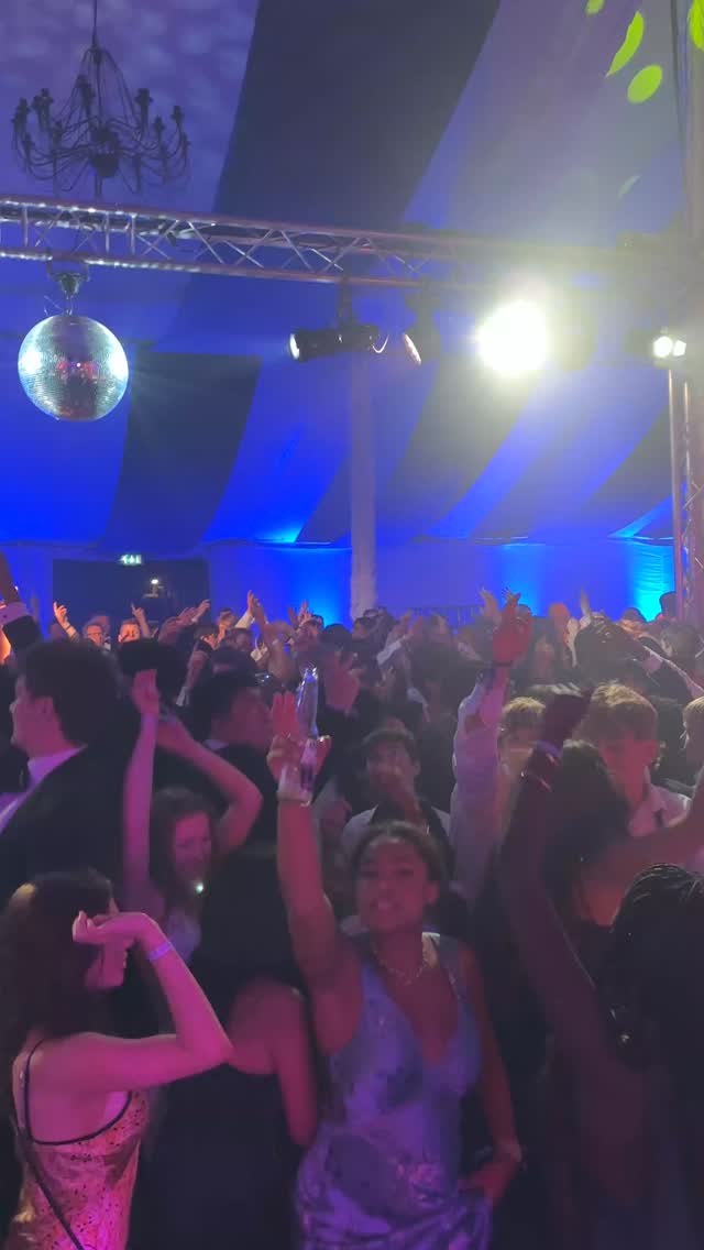 Party vibes off the scale! Next Level's energetic rendition of Avicii's 'Wake Me Up' never fails to fill the floor!
Looking for incredible live entertainment for your event? Get in touch with us to secure your date!
#corporateband
#corporateentertainment
#christmaspartyband
#corporatepartyband
#functionband