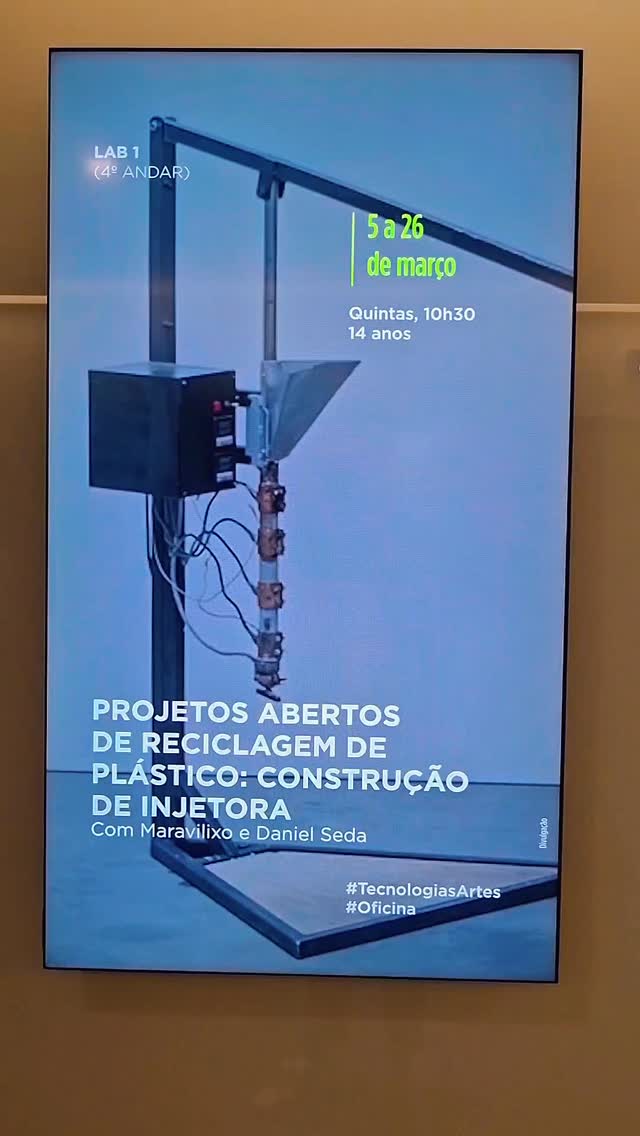 A partir das 19h30 de hoje, dia 26 de Março, a #maravilixo estará no @sescavpaulista para o último encontro do módulo "Projetos Abertos de Reciclagem de Plástico: Construção de Injetora"!
Ao longo de três encontros no Ateliê Aberto do Laboratório de Artes e Tecnologia comandado pelo Daniel Seda (@interaubis), construimos, a várias mãos, desde a parte elétrica/eletrônica até a estrutura metálica da injetora e, no encontro de hoje, chegamos ao momento tão esperado dos testes!
O vídeo retrata um pouco do que foi o encontro da semana passada em que finalizamos a montagem todinha e, hoje, iremos injetar os resíduos de PLA triturado em moldes que se acoplam na injetora, colocando à prova todo o trabalho desenvolvido no mês de Março!
Quem estará lá com a gente hoje testando e celebrando o fim deste módulo incrível?!
Nos vemos das 19h30 às 21h30 na Unidade do Sesc da Av Paulista! É de graca! Só chegar e ir pro 4° andar!!
Esperamos vocês!!
#preciousplastic #reciclagem #educacaoambiental #injetoraplastica