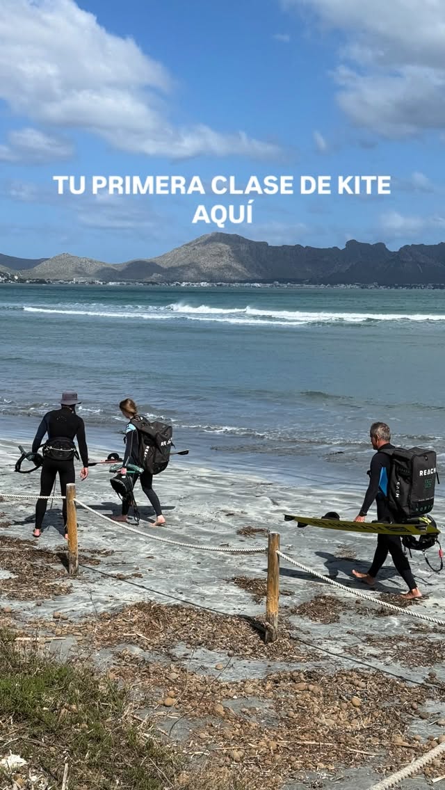 Tu primera clase de kitesurf en el paraíso ¿Te animas? Reserva tu lugar en nuestra web en el link en bio! #mallorca #kitesurf #kitesurfing