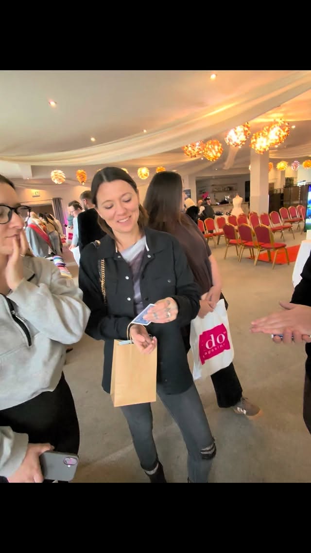 Extremely funny reaction from the wedding fayre on Sunday at @lazaat hotel. All beautifully arranged by @aperfectwedding π₯°
I had to get the beeper out for this video ππ
Made me laugh, lots πππ