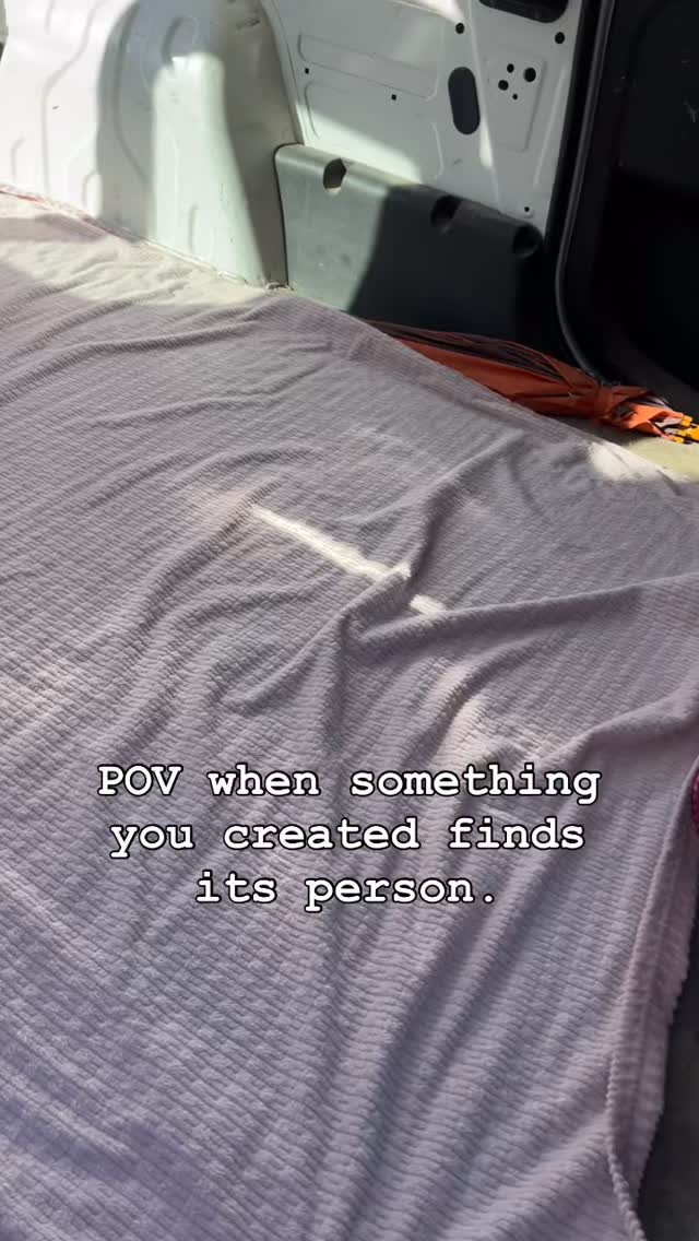 Delivering The Wings Of Freedom 🪽voor @ineke_van_de_velde haar praktijk.
#tb 14/09/2025
Mijn eerste grote werk dat geleverd werd.
Niet gemaakt op maat voor iemand…
en toch exact de juiste persoon gevonden.
1 van de 44 werken (met boodschap) in mijn boek 👀
Dit moment was een echte opening naar meer✨
Dankjewel Ineke 🤍
#kleurentherapie
#energetischetherapie
#intuitiefschilderen
#workshops