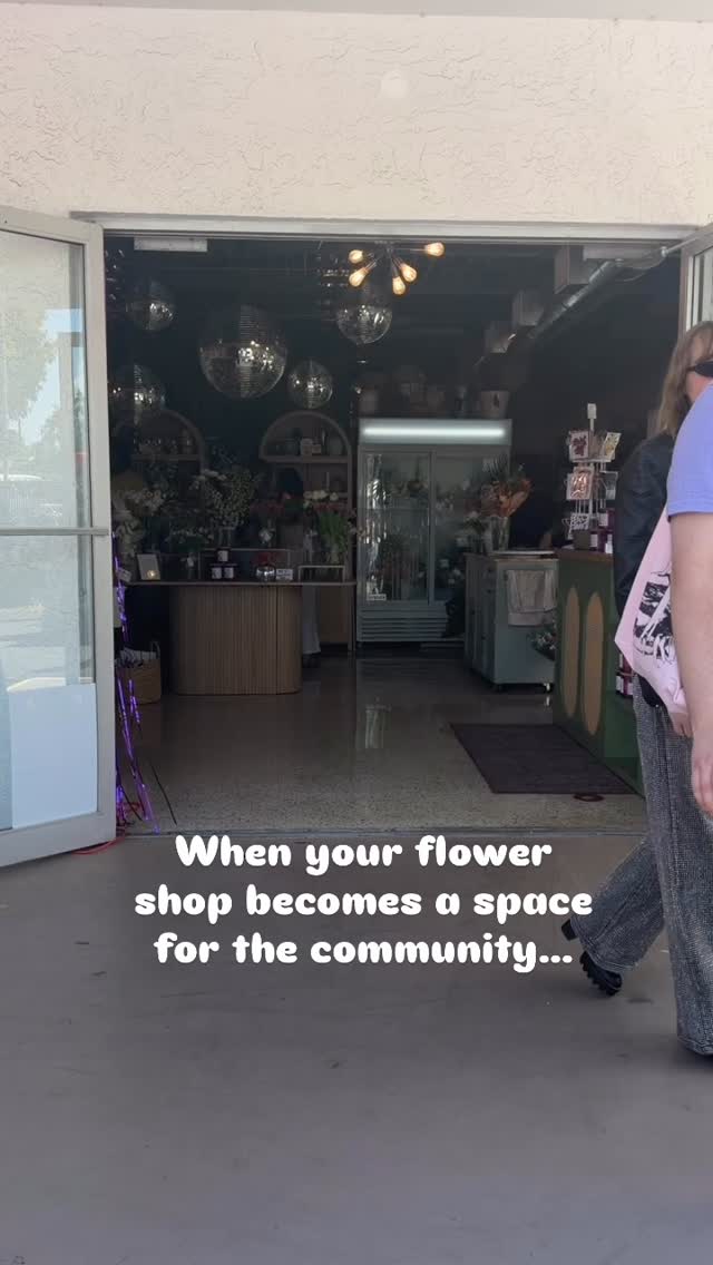 When you get the best of both worlds and the flower shop becomes a space for the community not just a space to buy blooms! We loved collaborating with @ritualgroundscafe to put on the best Hannah Montana themed market at our new shop and are so grateful for all the amazing vendors who showed up in style and on theme to spread so much fun to this girly pop community! We loved getting to see everyone come through shopping, smiling, eating, dancing and playing with flowers with us!
Truly a magical day filled with so much love, laugh and of course Hannah Montana!
