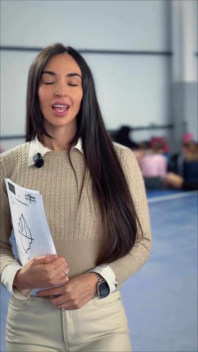 ✨ La psicología también tiene lugar en la pista
No importa el sector: cuando hay personas, equipo, emociones, presión, comparación o convivencia… la psicología puede aportar muchísimo 🤍
En esta ocasión hemos estado con el @club_patinaje_quart , trabajando aspectos tan importantes como el compañerismo, las rivalidades, la comparación constante, la forma en la que vemos a los demás y cómo todo eso influye también en el rendimiento y en el bienestar dentro del deporte.
Ha sido un taller muy bonito, participativo y enriquecedor, y estamos muy agradecidas de poder seguir compartiendo un año más este espacio con ellas ✨
Gracias por volver a contar con Cuidem y por confiar en la psicología como herramienta de crecimiento, no solo deportivo, sino también personal.
En Cuidem trabajamos la psicología en distintos ámbitos y adaptamos cada taller a las necesidades de cada grupo, equipo o empresa.
👉 Si tienes un club, una empresa o un grupo y te gustaría organizar un taller similar, escríbenos y lo preparamos a medida.
#Cuidem #Psicología #ClubDePatinajeArtísticoQuartDePoblet #PsicologíaDeportiva #TrabajoEnEquipo CohesiónDeGrupo BienestarEmocional